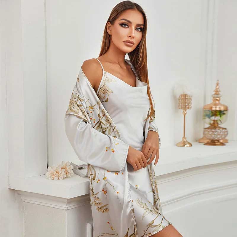 Conjunto Camisola Feminina Curta com Robe Florais Cinza Luxo | Pantufas & Pijamas
