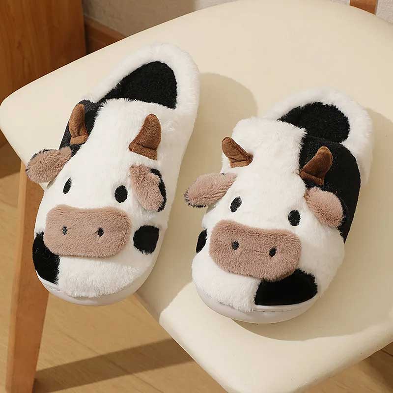Pantufa de Bichinho Vaquinha Moo Preta e Branca | Pantufas & Pijamas - Dream Fashion